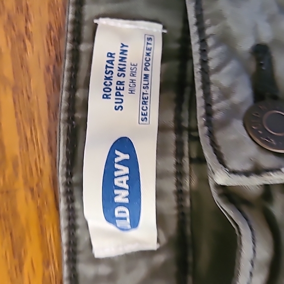 Old navy rockstar super skinny high rise  khaki Size 2 - Picture 6 of 10